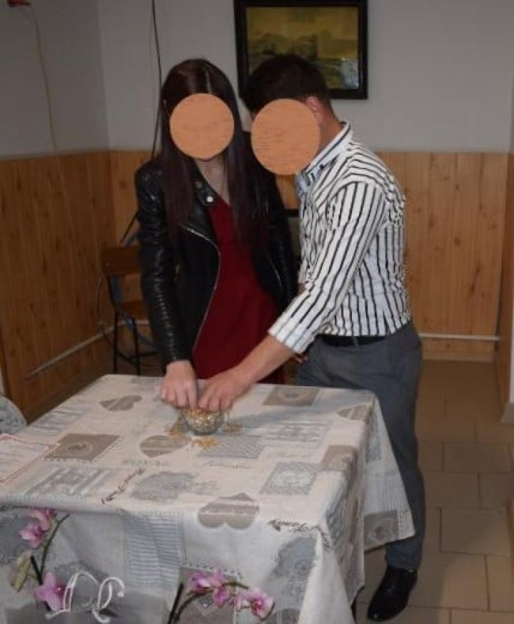 MOMENTE EMOŢIONANTE în penitenciarul de la Rusca. O deţinută şi iubitul său din libertate s-au căsătorit (FOTO)