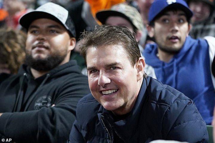 Tom Cruise, apariţie şocantă! Actorul este de nerecunoscut, cu faţa umflată (FOTO)