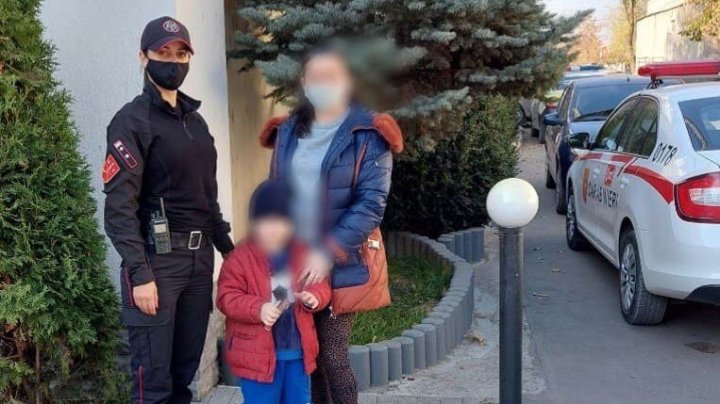 Un minor, rătăcit pe o stradă din Bălți, a fost ajutat de carabinieri să-și găsească părinții