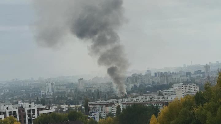 (VIDEO) Incendiu în Capitală. 10 echipaje de pompieri au intervenit la fața locului