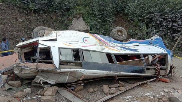 Grav accident în Nepal. Cel puțin 25 de persoane au murit după ce un autobuz care a rămas fără frâne a căzut într-o prăpastie