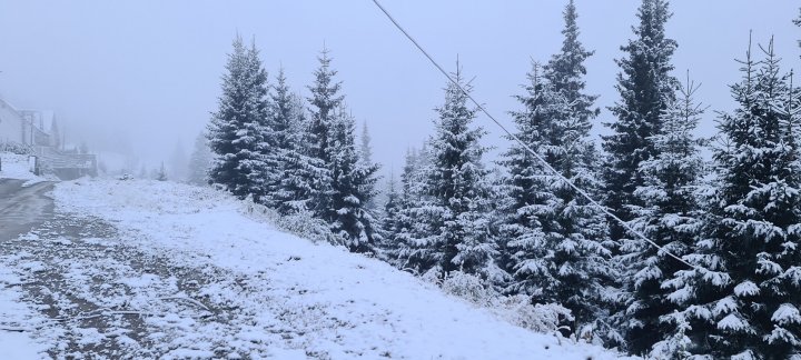 IARNA şi-a intrat în drepturi peste Prut. La munte NINGE ca în poveşti (FOTO)