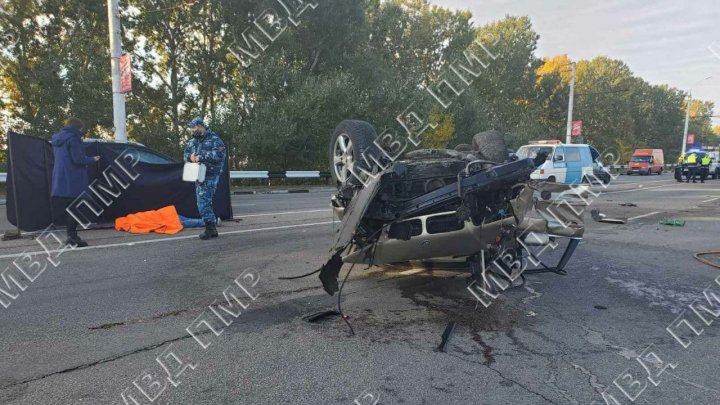 Accident fatal la Tighina. Un taximetrist a murit după ce a intrat cu BMW-ul într-un parapet (VIDEO) 