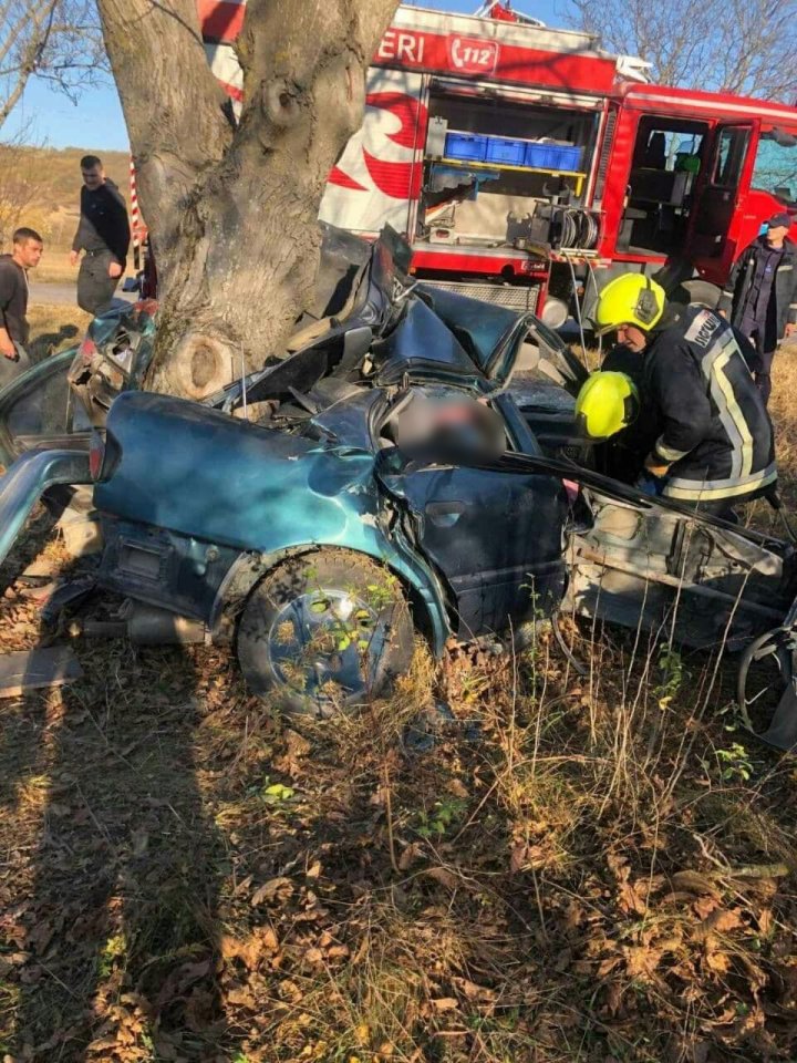 Accident TERIBIL în raionul Hâncești. Un minor, aflat pe bancheta din spate, a decedat (FOTO)