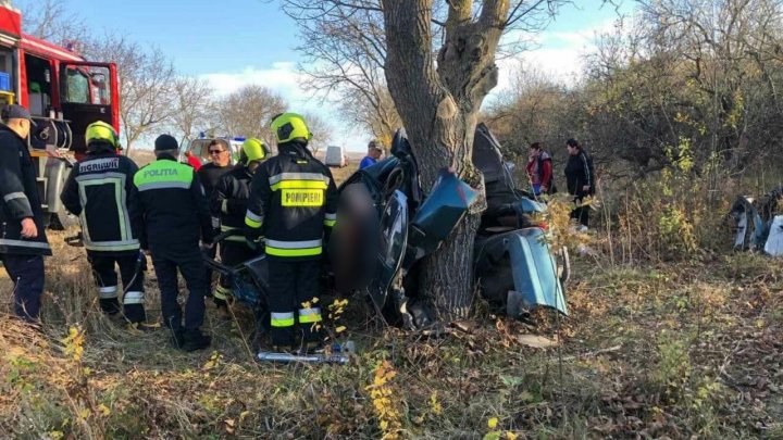 Accident TERIBIL în raionul Hâncești. Un minor, aflat pe bancheta din spate, a decedat (FOTO)