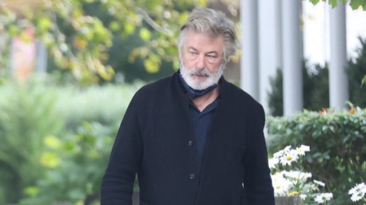 Alec Baldwin, surprins de paparazzi, a oferit primele declarații după moartea Halynei Hutchins