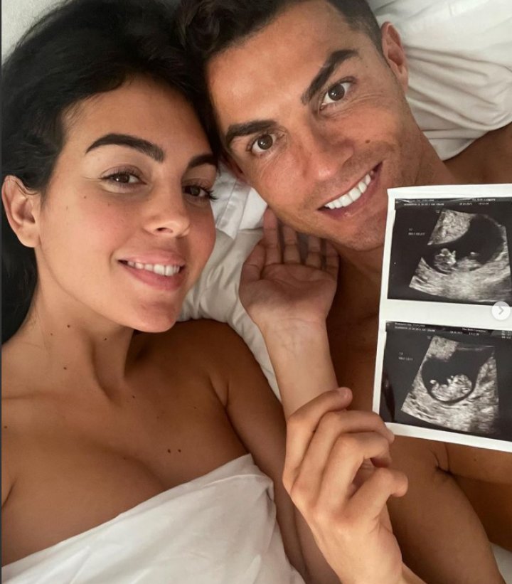 Fotbalistul Cristiano Ronaldo va deveni din nou tată de gemeni (FOTO)