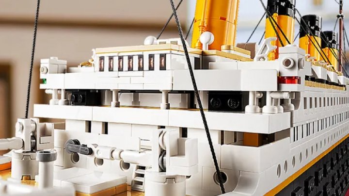 O machetă a vasului Titanic, cel mai mare Lego lansat vreodată. Câte piese conține (FOTO)