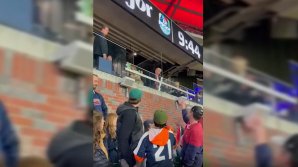 MOMENTUL în care Trump a lovit un copil cu o minge în cap (VIDEO)