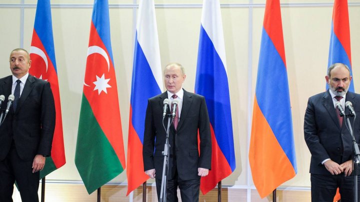 Putin îndeamnă Armenia şi Azerbaidjanul să aplaneze tensiunile