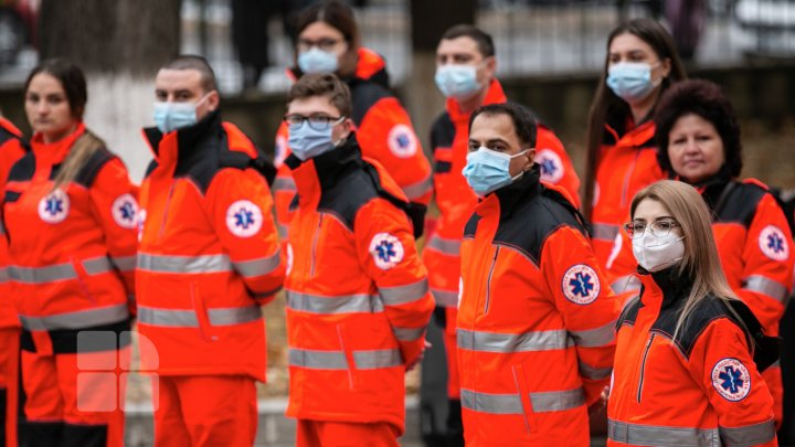 Încă 27 de medici din Moldova au plecat la Iaşi pentru a-i ajuta pe colegii de peste Prut în lupta cu pandemia (FOTO)