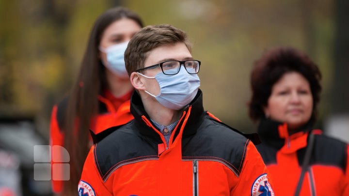 Încă 27 de medici din Moldova au plecat la Iaşi pentru a-i ajuta pe colegii de peste Prut în lupta cu pandemia (FOTO)