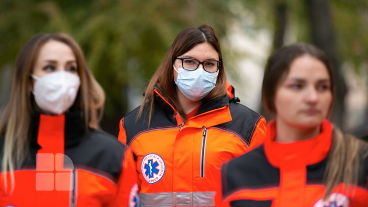 Încă 27 de medici din Moldova au plecat la Iaşi pentru a-i ajuta pe colegii de peste Prut în lupta cu pandemia (FOTO)