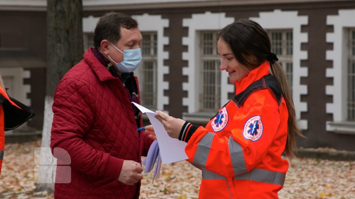 Încă 27 de medici din Moldova au plecat la Iaşi pentru a-i ajuta pe colegii de peste Prut în lupta cu pandemia (FOTO)