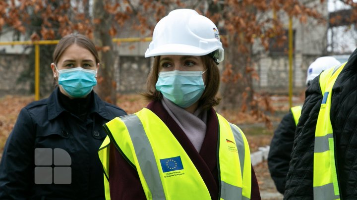 Primul pas spre soluţionarea problemei lipsei apei potabile la Edineţ. A început reabilitarea a 40 de kilometri de apeduct (FOTO)