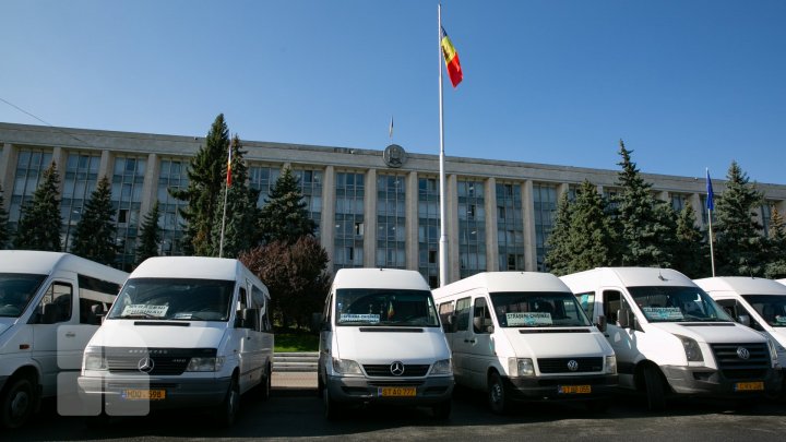 Transportatorii rutieri vor ieşi la PROTEST în Piaţa Marii Adunări Naţionale. APOTA a venit cu precizări