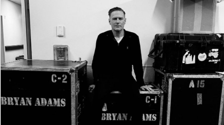 Bryan Adams, testat pozitiv la COVID pentru a doua oară într-o lună