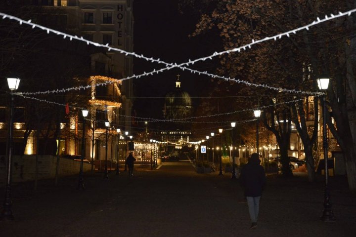 Atmosferă de poveste în Capitală. Cum arată pomul de Crăciun care va fi inaugurat mâine (FOTO)