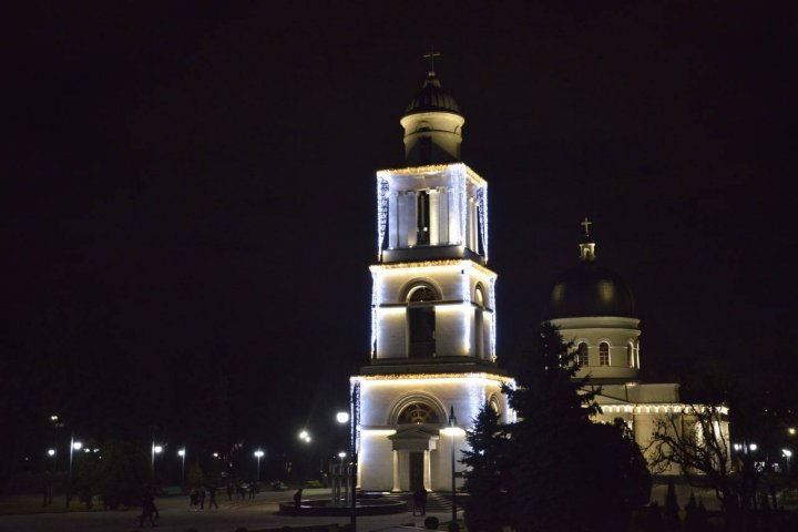 Atmosferă de poveste în Capitală. Cum arată pomul de Crăciun care va fi inaugurat mâine (FOTO)