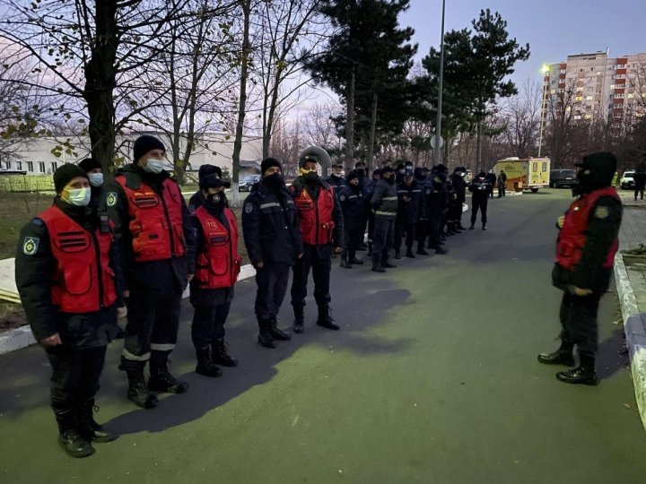 51 de pompieri şi 11 autospeciale, la faţa locului. Vezi ce s-a întâmplat la Spitalul Republican din Capitală (VIDEO/FOTO)