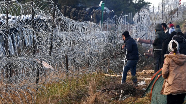 Două grupuri mari de migranți au reușit să treacă granița dinspre Belarus spre Polonia