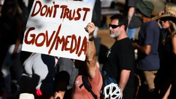 Mii de australieni au protestat împotriva vaccinării obligatorii (FOTO)