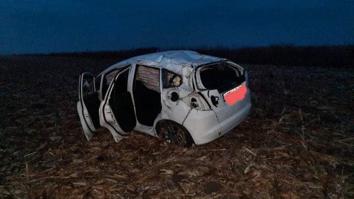 ACCIDENT GRAV în raionul Hînceşti. Un şofer şi pasagera sa, transportaţi de urgenţă la spital