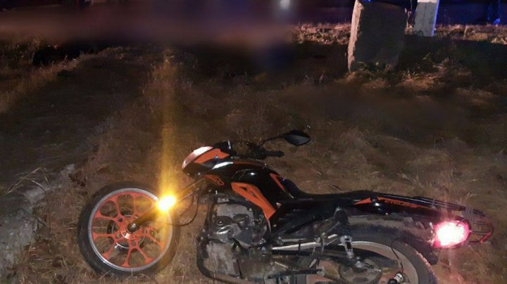 GRAV accident în raionul Drochia. Doi fraţi au murit după ce s-au izbit cu motocicleta într-un stâlp