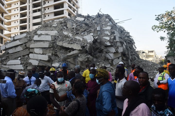 Un bloc de 21 de etaje s-a prăbușit în Nigeria (IMAGINI DE GROAZĂ)