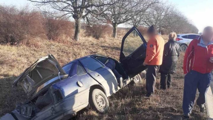 Accident în lanț, la Soroca. Trei mașini avariate, un bărbat transportat la spital (FOTO)