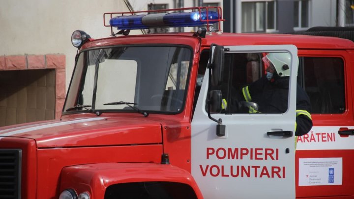 Trei stații comunitare de pompieri voluntari au fost dotate cu autospeciale de intervenție