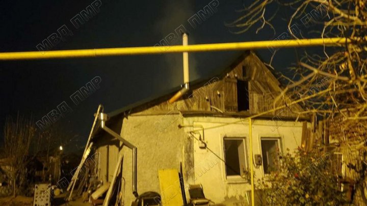 Incendiu devastator la Tighina. Cadavrul carbonizat al unui bărbat, depistat de pompieri