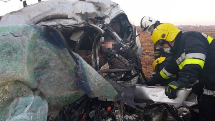 Accident GRAV în raionul Ştefan Vodă. Şase persoane au decedat în urma impactului (FOTO)