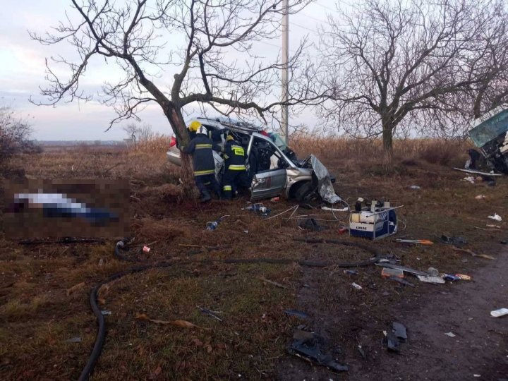 Accident GRAV în raionul Ştefan Vodă. Şase persoane au decedat în urma impactului (FOTO)