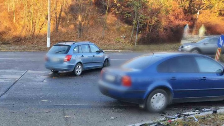 O șoferiță a fost transportată de urgență la spital, în urma producerii unui accident rutier la Ialoveni