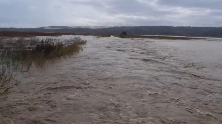 Sicilia înghiţită de ape. Sute de oameni evacuați şi duşi în adăposturi, o persoană a decedat