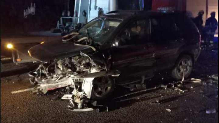 Accident TRAGIC la Strășeni. Un copil de 12 ani a murit, iar alte cinci persoane au fost rănite (FOTO)