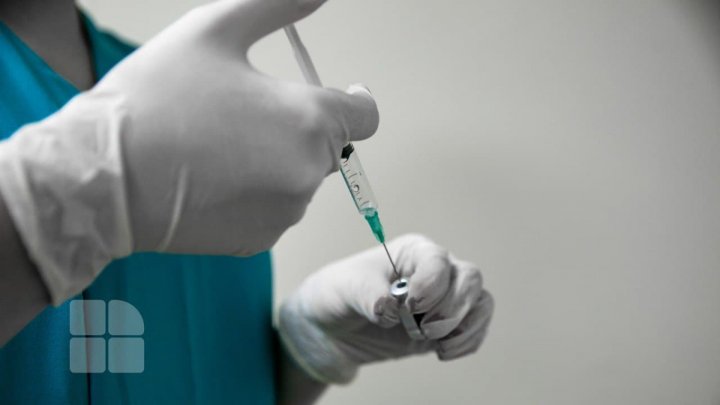 Un medic, suspectat că a vaccinat fictiv 2.000 de oameni 