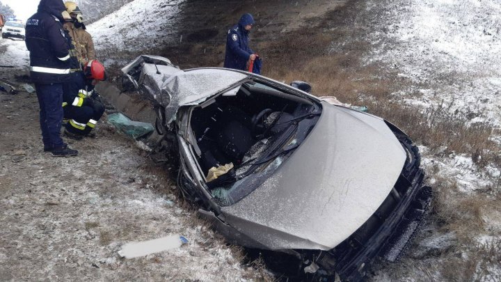 Un tânăr de 20 de ani a decedat în urma unui GRAV accident rutier