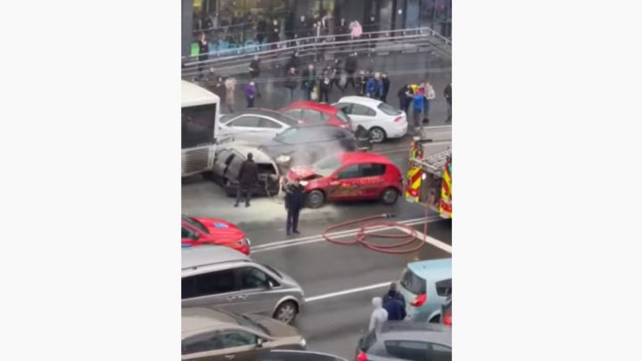 CARAMBOL în centrul Capitalei. Un autobuz şi mai multe maşini s-au lovit violent. Sunt VICTIME (VIDEO/FOTO)