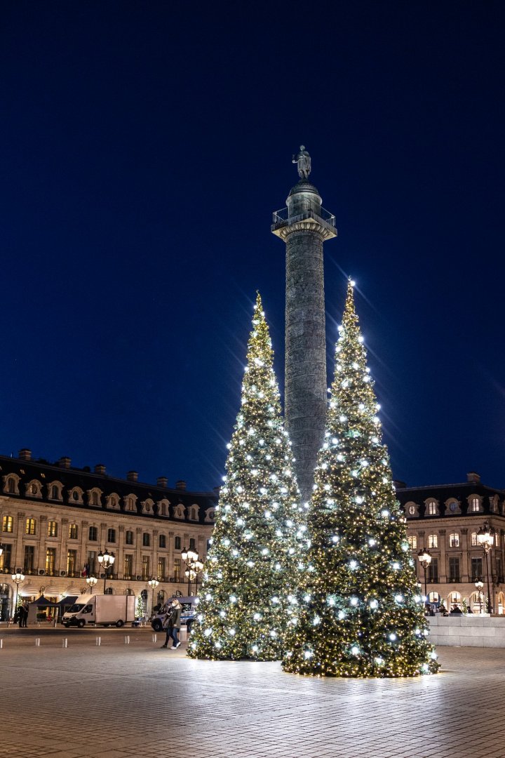 IMAGINI de POVESTE. Cum arată Parisul, luminat și decorat pentru sărbători