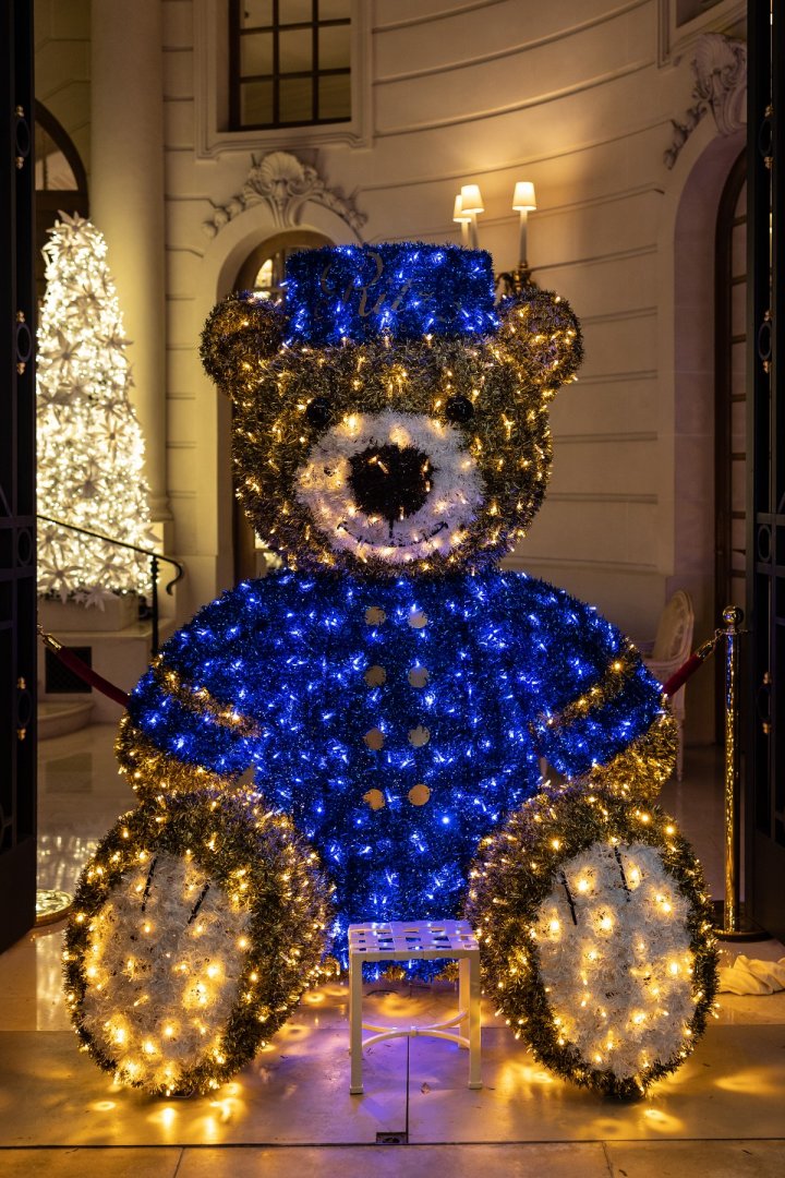 IMAGINI de POVESTE. Cum arată Parisul, luminat și decorat pentru sărbători