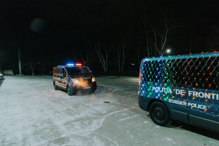 În premieră, Poliţia de Frontieră a dat start Caravanei de Crăciun. Astăzi a pornit în sudul ţării (FOTO)