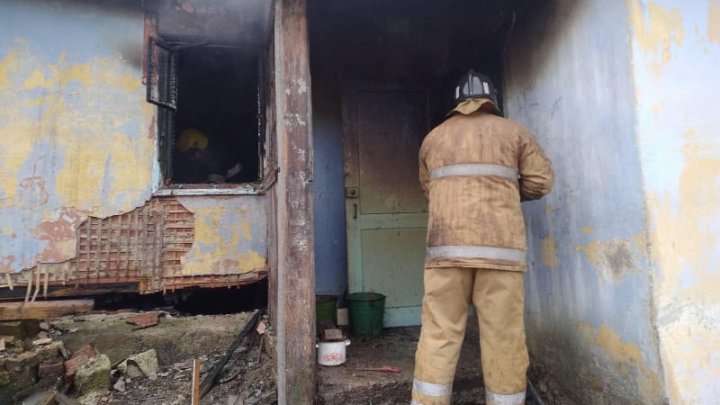 Încă o viață răpită de incendiu. Pompierii au intervenit în două localități din sudul țării (FOTO)