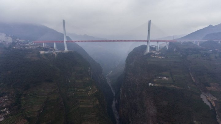 China a construit în doar 3 ani, cel mai ÎNALT pod din lume. Vezi cât a costat structura gigantică