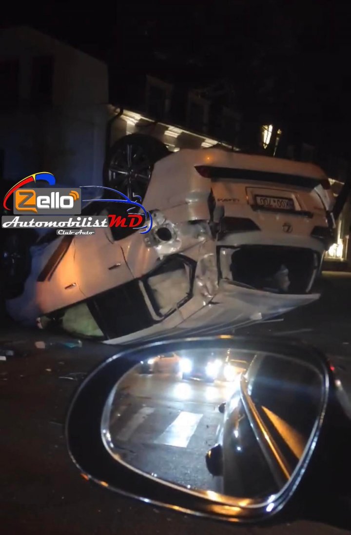 ACCIDENT GRAV în centrul Capitalei. O maşină s-a RĂSTURNAT (FOTO)