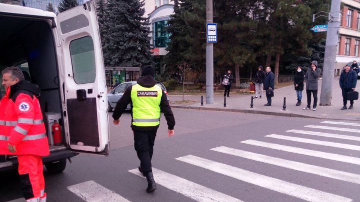 Accident în centrul Capitalei. Un șofer a suportat un stop cardiac și a pierdut controlul asupra volanului (FOTO)