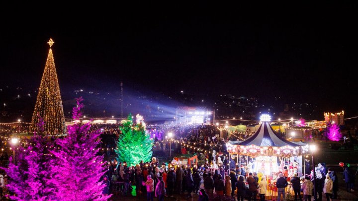 Atmosferă de poveste la Târgul de Crăciun din cel mai mare parc de distracții - "Orheiland"