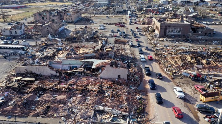 Imagini apocaliptice în SUA: 30 de tornade au lovit centrul şi sudul SUA, cel puțin 80 de oameni au murit