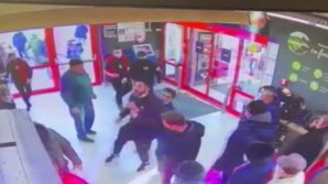 Violențe într-un supermarket din România, după ce un bărbat a refuzat să își pună mască de protecție (VIDEO)